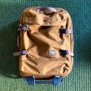 Filson Dryden Carry On